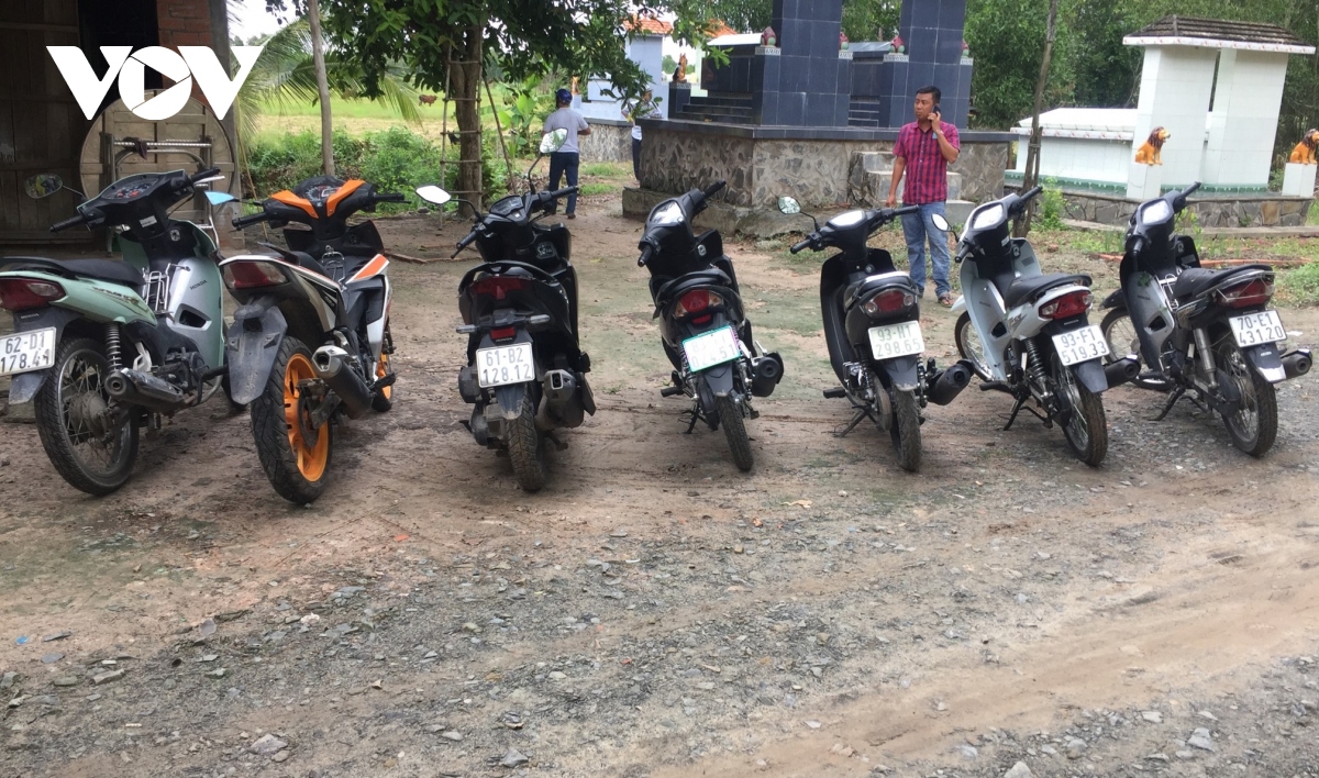 Phát hiện 7 mô tô nghi trộm cắp tại khu vực nhà hoang gần biên giới Campuchia